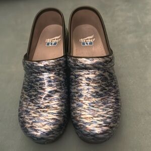 Dansko Women's Size US 7.5-8 Eur 38 LT Pro Blue Waves Clogs Shoes